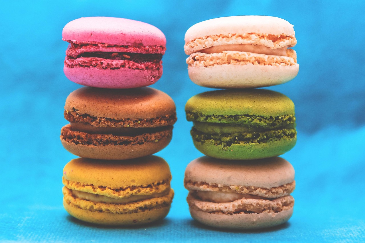 Pool Party Macaron